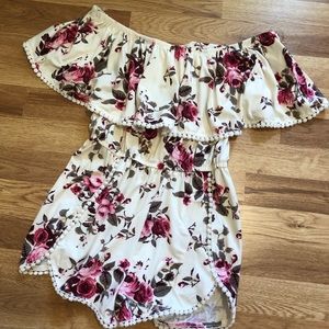 A floral romper super cute